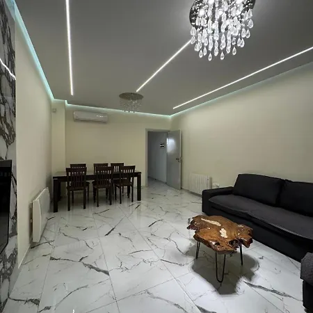 Modern 2 Bedroom Townhouse *