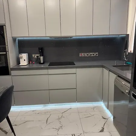 Modern 2 Bedroom Townhouse Hébergement de vacances *
